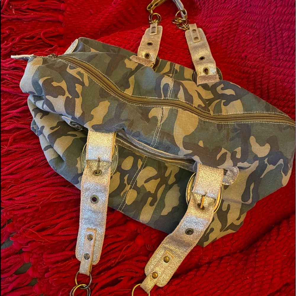 Camo bag.  Great size!!  Perfect for overnight or everyday use.